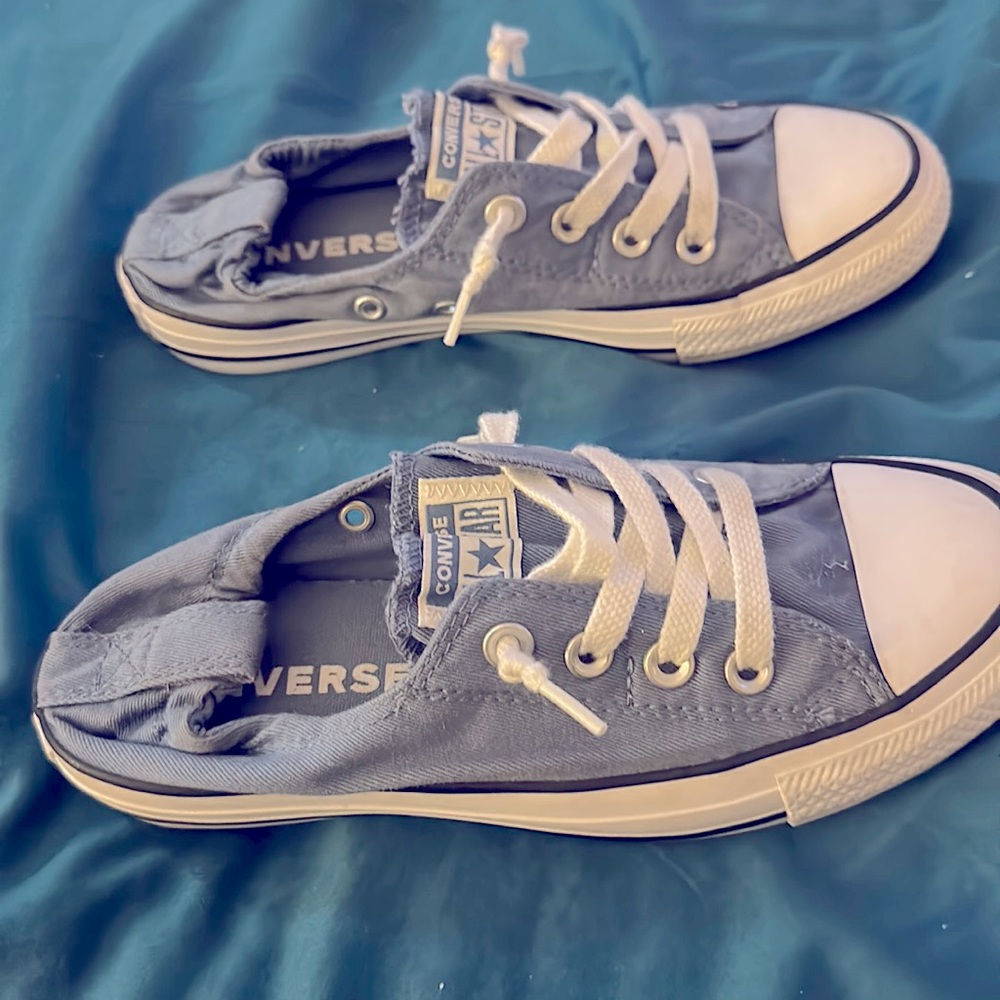 Woman converse